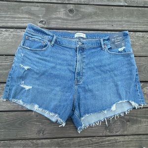 Abercrombie and fitch 4’ mom shorts